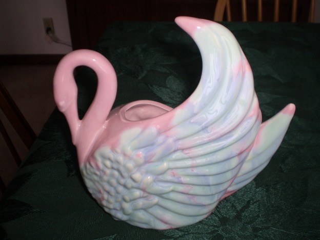 Haeger R-182 Swan Vase [muave agate glaze]