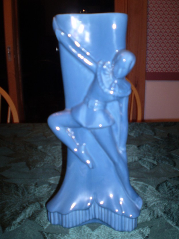 Haeger R-1215 Ballet Man Vase [fresco blue glaze]