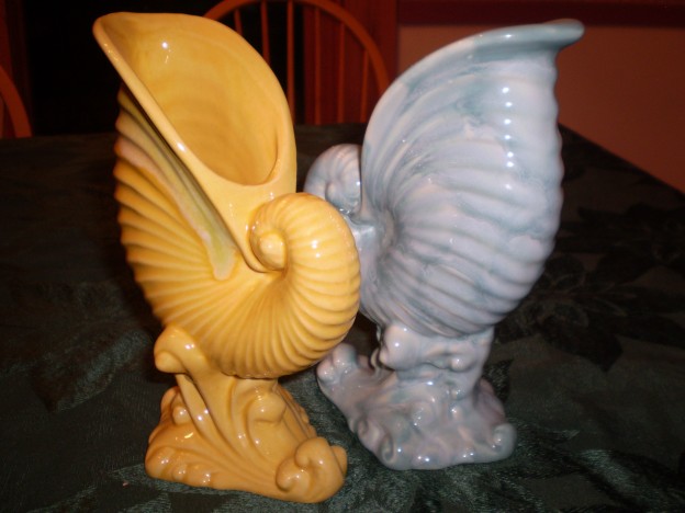 Haeger R-321 conch shell vase [yellow drip & cloudy blue glaze]