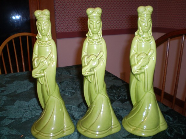 Haeger R-711 Mongolian Woman [chartreuse glaze]