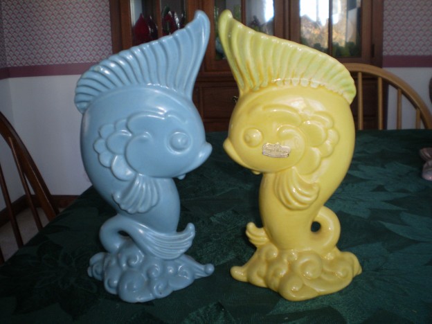 Haeger R-705 Fish Vase [yellow-drip and aqua blue glazes]