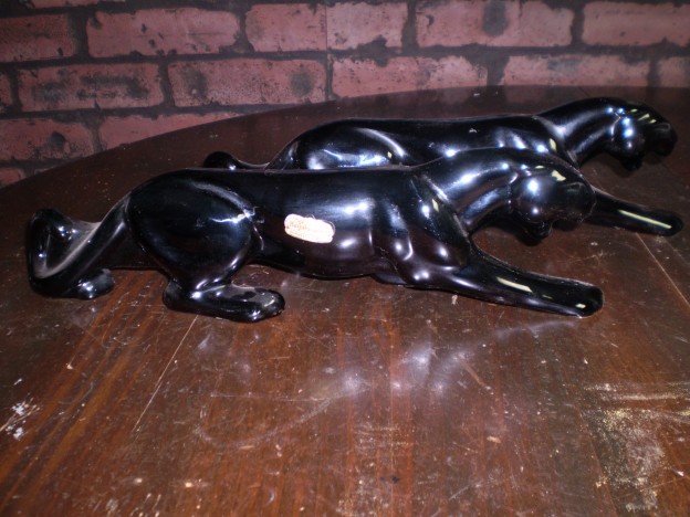 Haeger R-733 Stalking Panther [ebony glaze]