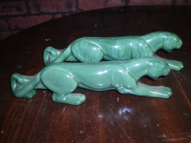 Haeger R-733 Stalking Panther [green glaze]