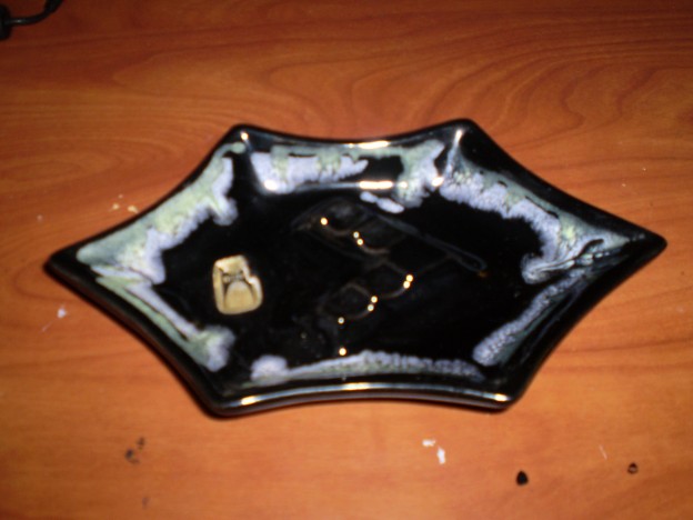 Haeger 138 Ashtray [ebony cascade glaze]