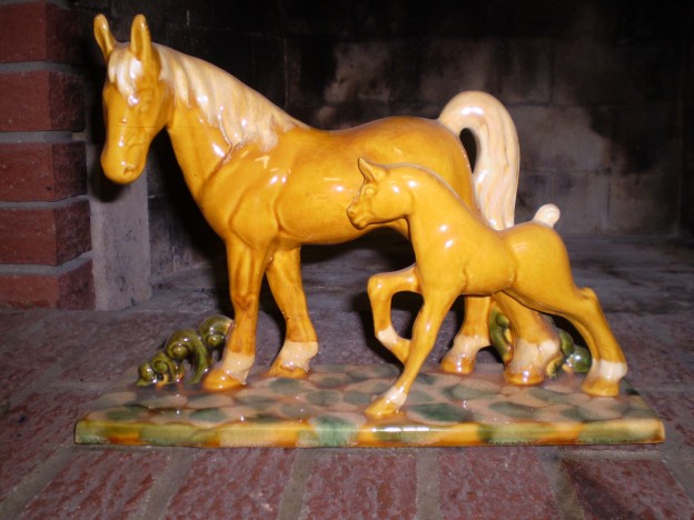 Haeger R-451 Mare and Foal [amber crystal]