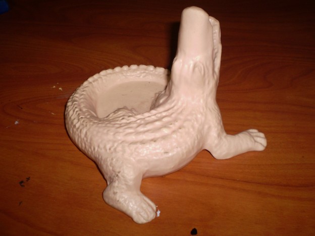 Haeger 3075 Alligator Ashtray [pale pink glaze]
