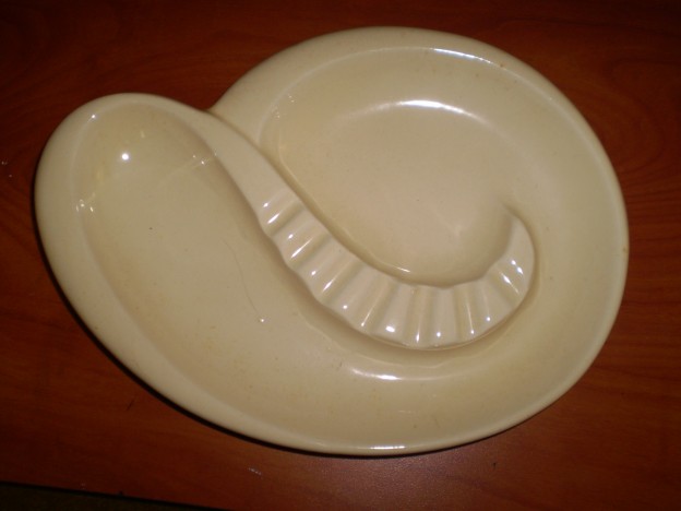 Haeger 153 Free Form Ashtray [white glaze]