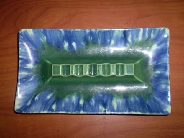 Haeger R-125 ashtray [green agate glaze]