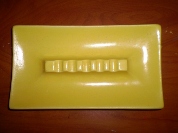 Haeger R-125 ashtray [yellow glaze]