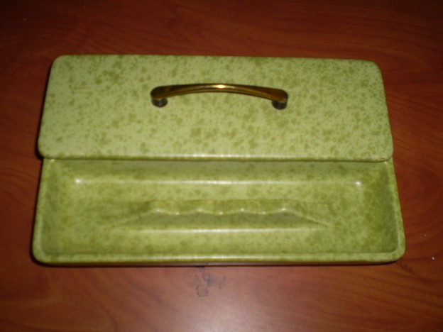 Haeger 702 cigarette box and ashtray [artichoke glaze]