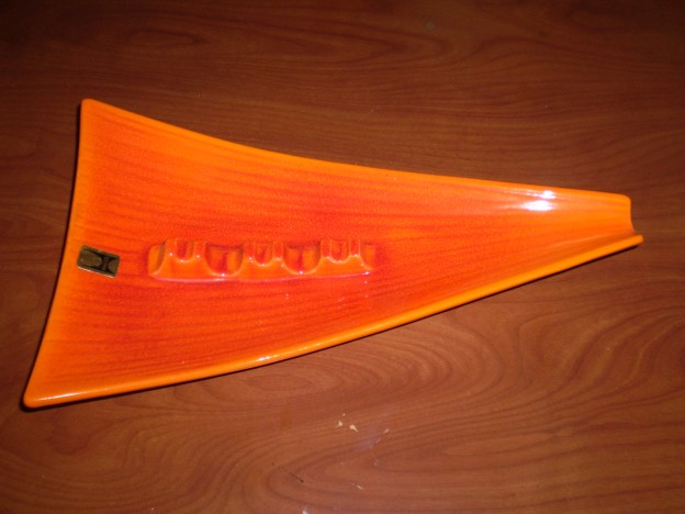 Haeger 128 triangular modern ashtray [mandarin orange glaze]