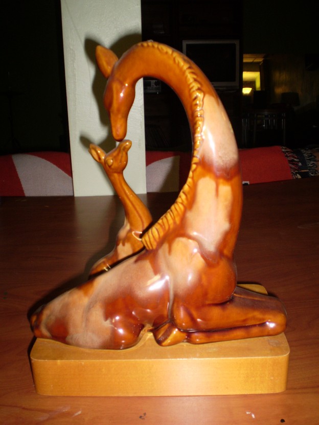 Haeger R-1301 giraffe and young [high gloss brown tones glaze]