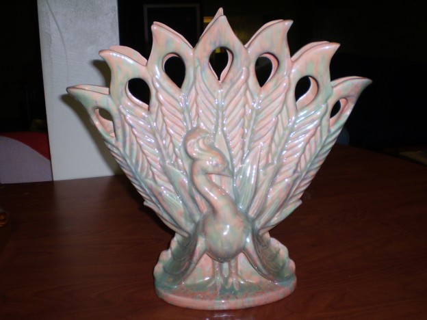Haeger R-31 peacock [peach agate glaze]